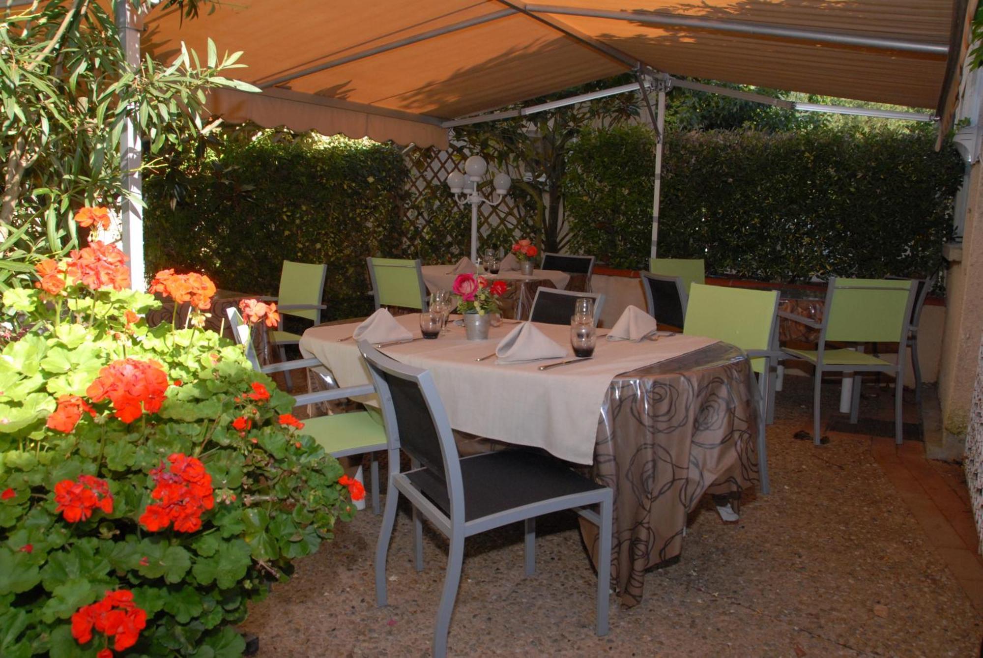 Chez Terrassier - Logis Hotels - Hotel Et Restaurant Vaissac Esterno foto